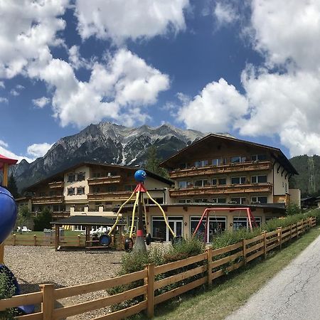 Kinderhotel Laerchenhof Obsteig Eksteriør bilde