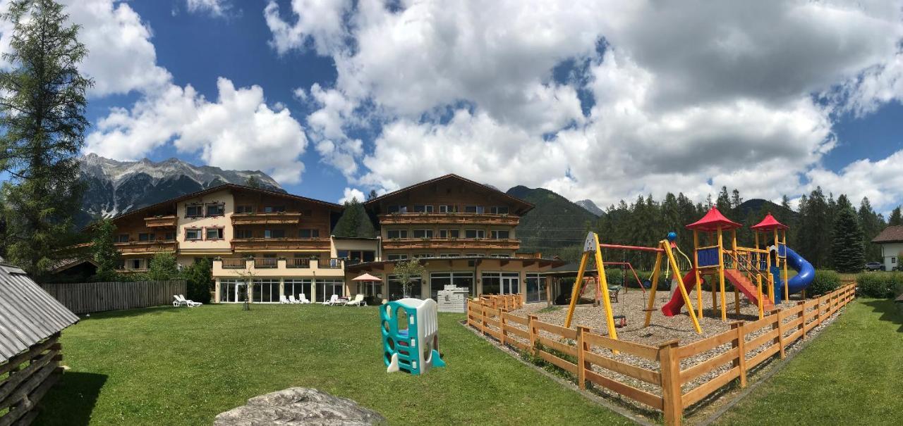 Kinderhotel Laerchenhof Obsteig Eksteriør bilde